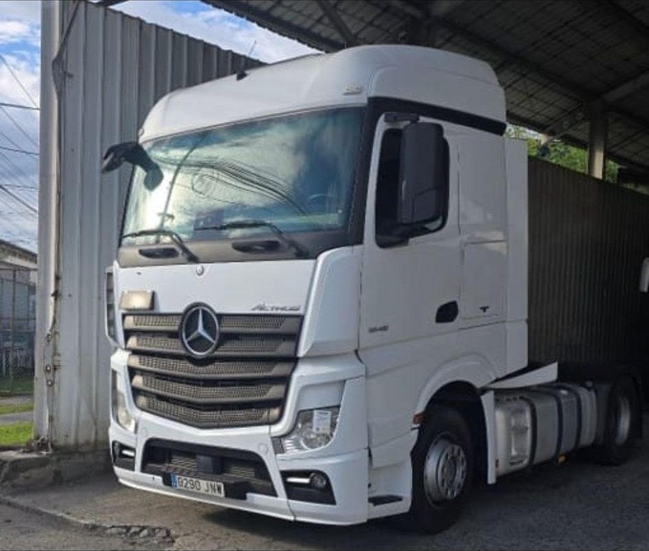 Camión Mercedes-Benz Actros de la flota PRIMOR